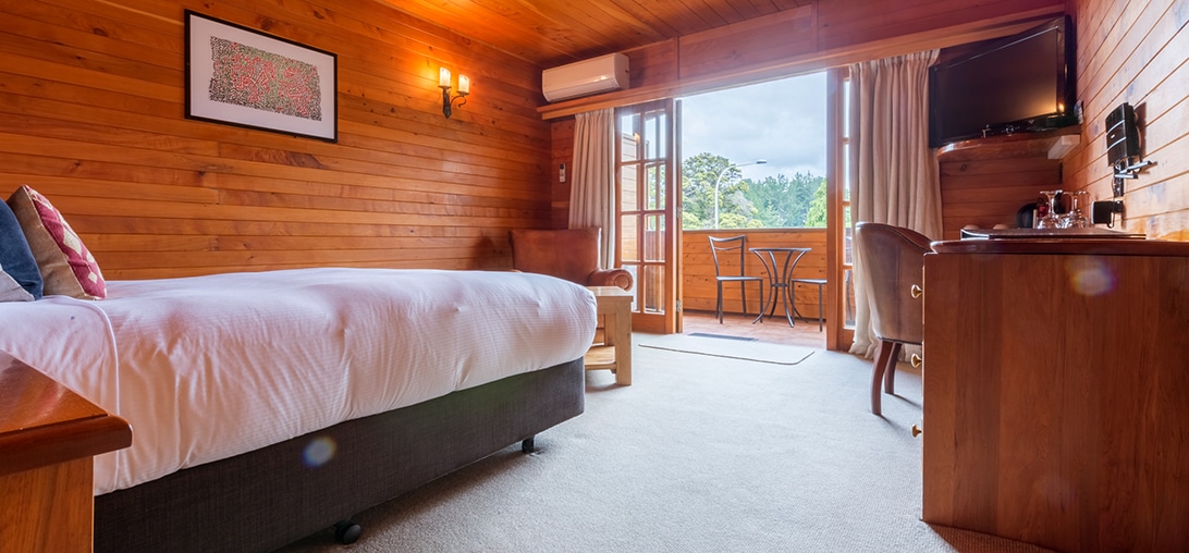 QUEENSUITE8_1092x508